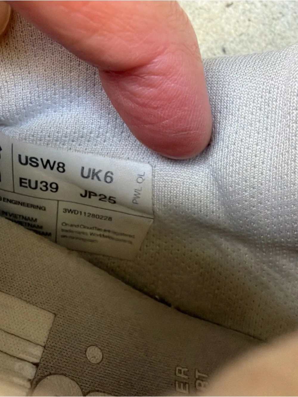 On Cloud Sneakers Womens 8 The Roger Advantage White Lace Up Tennis Shoes - Picture 8 of 8